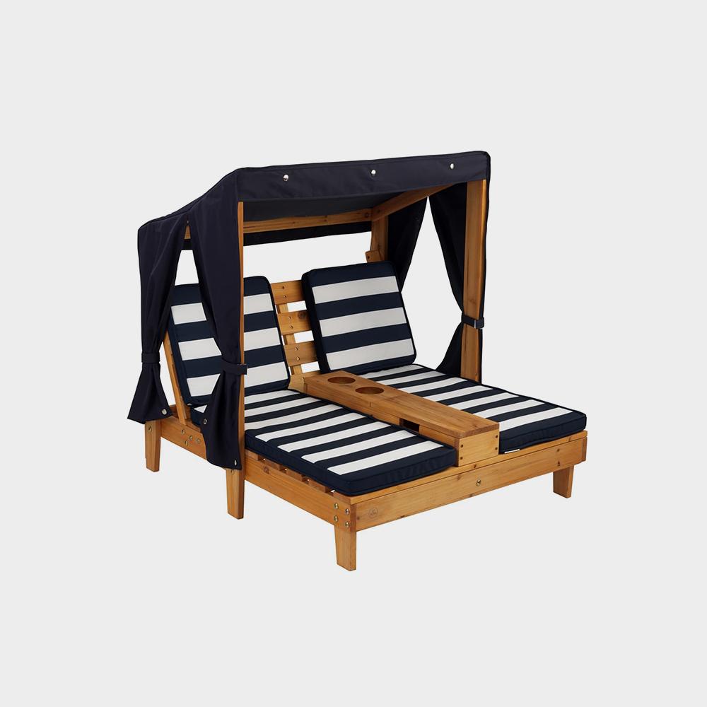 اتاق نشیمن دو نفره در فضای باز چوبی کید کرافت با جا لیوانی، مبلمان پاسیو کودک